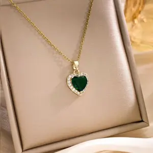 XL727 Emerald Love Necklace / Gold