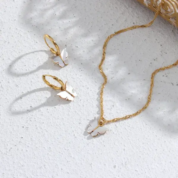 Wholesale PVD Coated Real Gold Plated 18K Gold Butterfly 304 Stainless Steel Waterproof Non Tarnish 304 Stainless Steel Necklace