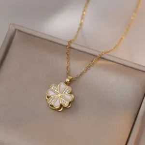 X1863 Gold Heart Rotating Four-Leaf Clover Necklace