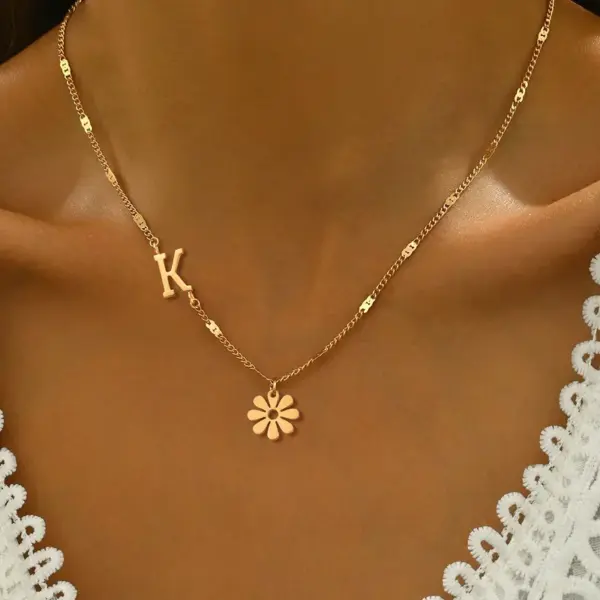 Wholesale PVD Coated Real Gold Plated Letter Daisy 201 Stainless Steel 304 Elegant Simple Style Classic Waterproof Non Tarnish Pendant Necklace