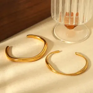 PVD Coated Real Gold Plated 18K Gold Solid Color 304 Stainless Steel Casual Classic Style Waterproof Non Tarnish 304 Stainless Steel Bangle