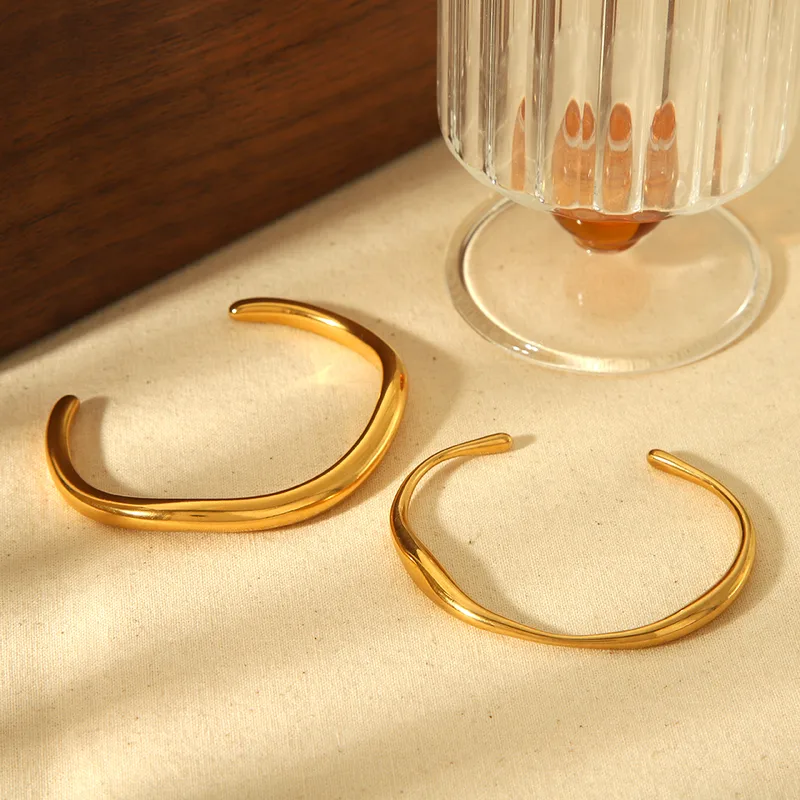 Wholesale PVD Coated Real Gold Plated 18K Gold Solid Color 304 Stainless Steel Casual Classic Style Waterproof Non Tarnish 304 Stainless Steel Bangle