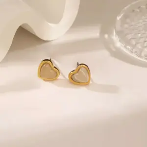 【XKE0395】White Heart Earrings / Gold
