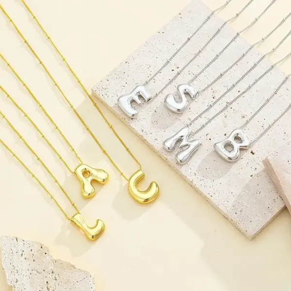 Wholesale Versatile Titanium Steel Bubble Letter Necklace 26 Pieces 18K Gold Simple Pendant Factory Polished Pattern Unisex Jewelry