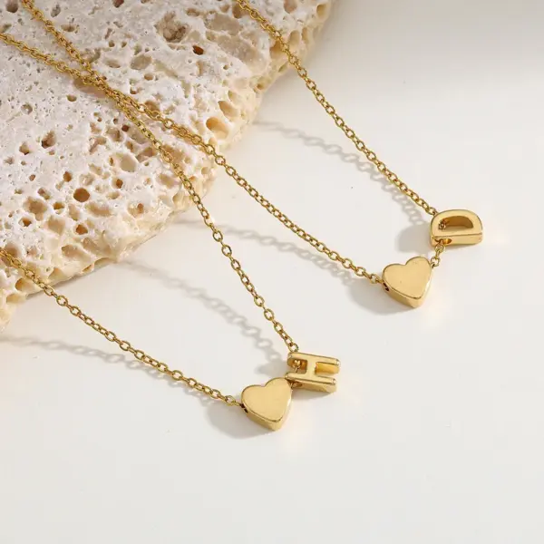 Wholesale Stainless Steel 18K Gold Plated Heart Letter Pendants Necklace Women's Casual Cute Style Jewelry All Seasons Versatile Accessory