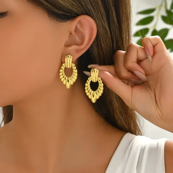 Wholesale 304 Stainless Steel Solid Color PVD Coated Real Gold Plated Real Gold Plated Casual Simple Style Waterproof Non Tarnish Earrings