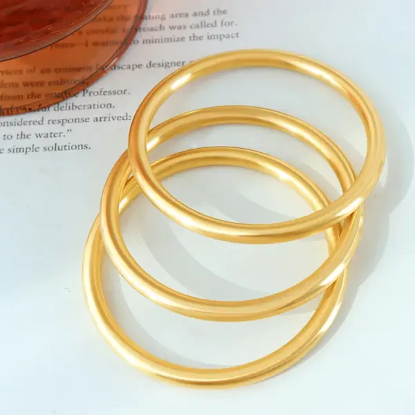 Wholesale PVD Coated Real Gold Plated 18K Gold Solid Color 304 Stainless Steel Fashion Waterproof Non Tarnish 304 Stainless Steel Bangle