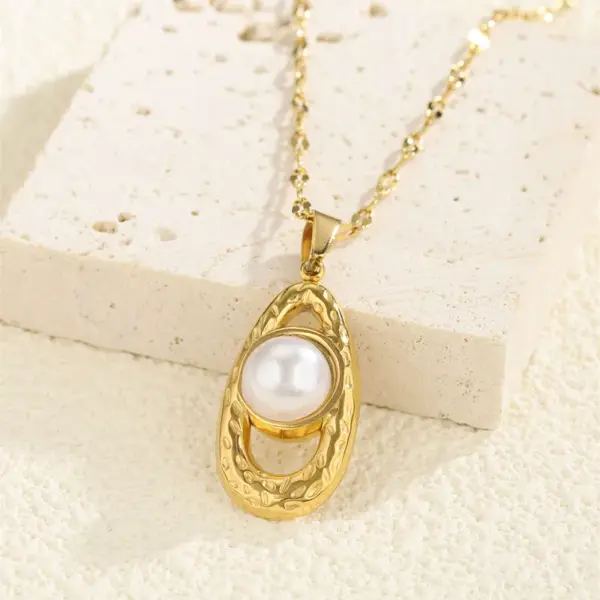 Wholesale Jewelry Simple Style Classic Style Cross 201 Stainless Steel 304 Stainless Steel Brass Zircon 18K Gold Plated Plating Inlay Pendant Necklace Lip Chain