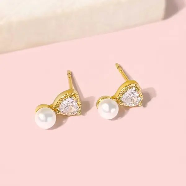 Wholesale 1 Pair Elegant Simple Style Round Star Heart Shape Plating Copper Pearl Zircon Ear Studs