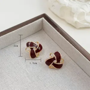 Triangular Wine-red Oil Drop