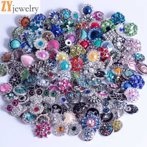 Wholesale Yiwu jewelry foreign trade explosions button diy jewelry accessories bracelet pendant earrings accessories wholesale manufacturers Four
