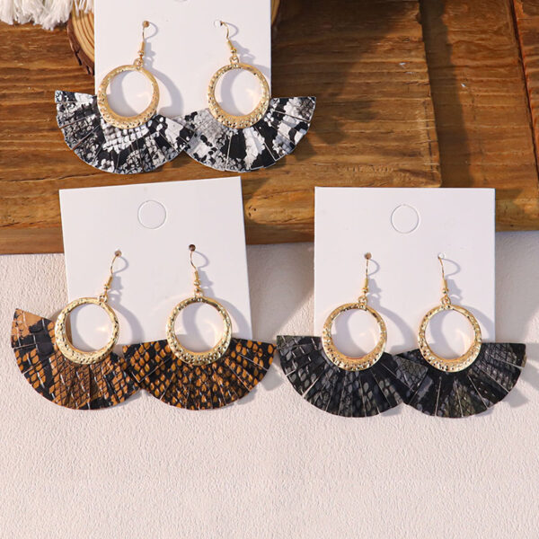 Wholesale Western-style snakeskin earrings