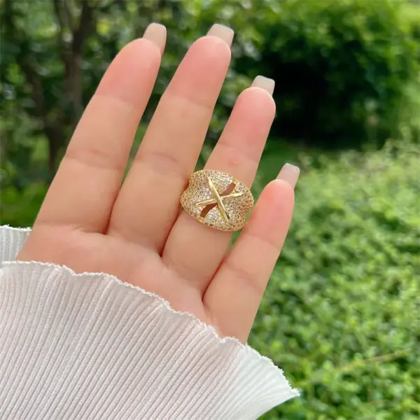 Wholesale Rack Plated Long-Lasting 18K Gold Geometric Heart Shape Copper Basic Retro Classic Style Open Rings