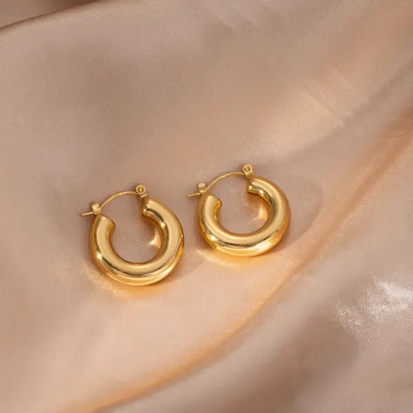 Wholesale Elegant Geometric Hollow C-Shape Hoop Earrings Stainless Steel Vintage Feel Style Women's Fashion Jewelry