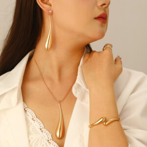 02 set of four zircon earrings
