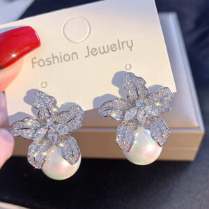 Wholesale High-End Design Crystal Petal Earrings 2024 New Trendy Korean Elegant Pearl Earrings for Women