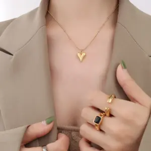 P575-Gold Heart Necklace