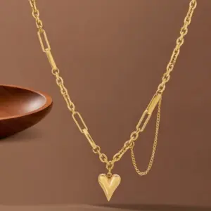 X06163-retro Heart-Necklace- Gold