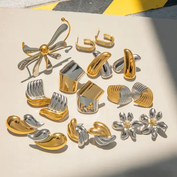 Wholesale 304 Stainless Steel Geometric PVD Coated 18K Real Gold Plated Simple Style Classic Style Mixed Color Plating Ear Studs