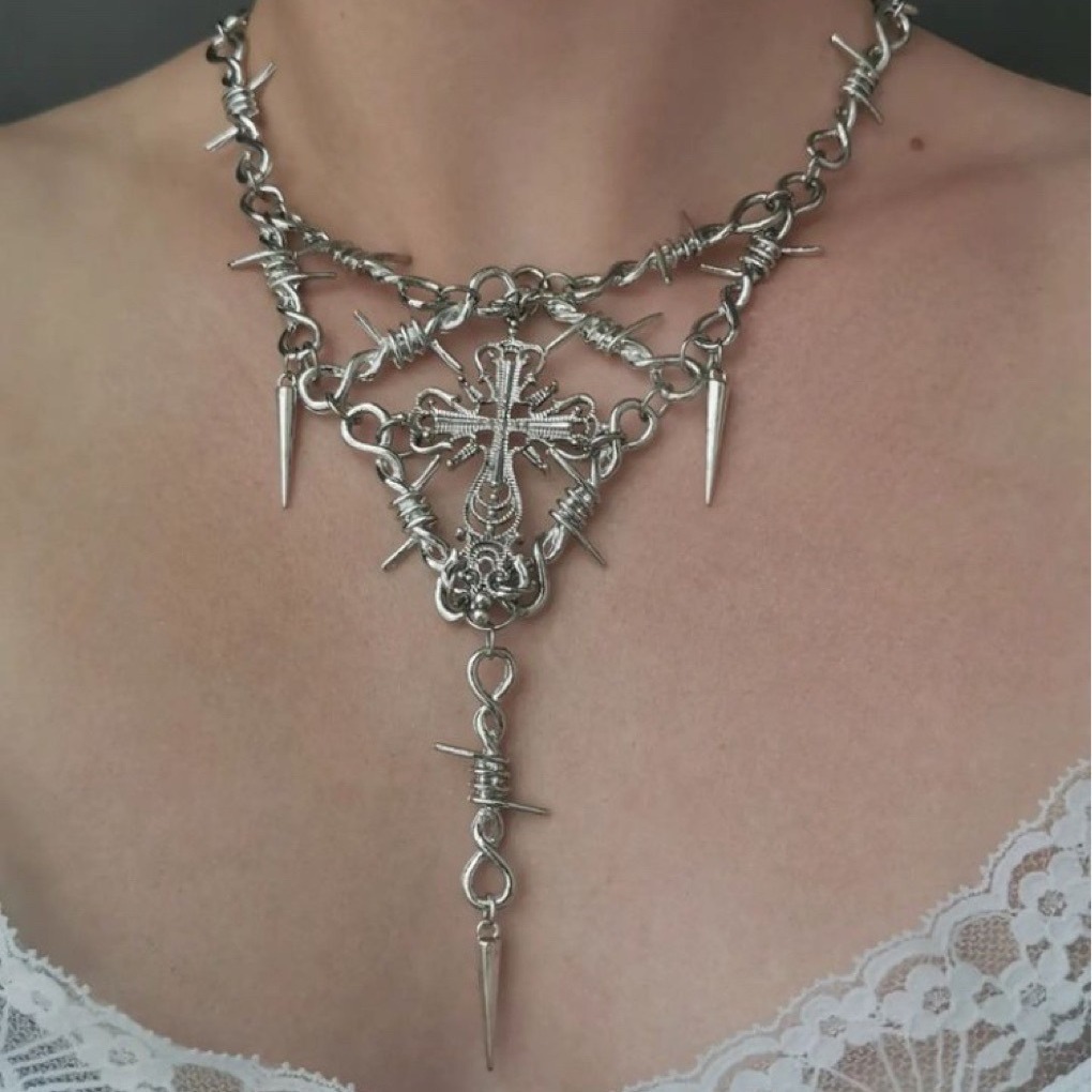 Wholesale Niche design sense ins n Cross pendant clavicle chain heart Net red Hip Hop disco jumping cold style necklace