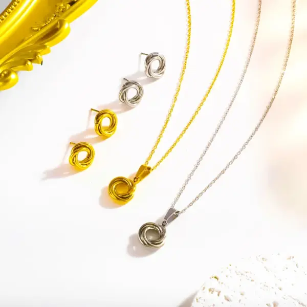 304 Stainless Steel Round Ion Plating (IP) 18K Real Gold Plated Simple Style Roman Style Waterproof Non Tarnish Jewelry Set