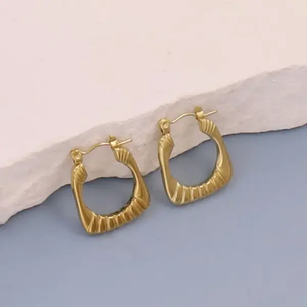 Wholesale 1 Pair Simple Style Round Heart Shape Rectangle Plating 304 Stainless Steel 18K Gold Plated Earrings