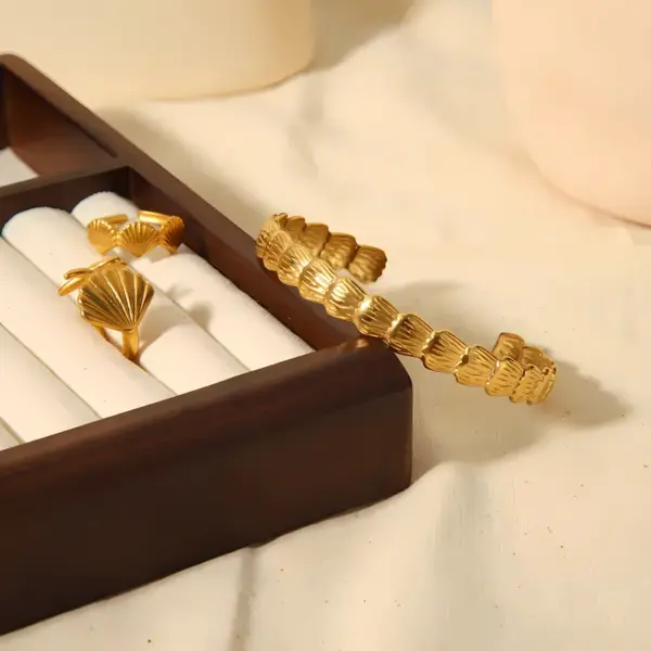 Wholesale PVD Coated Real Gold Plated 18K Gold Starfish Shell 304 Stainless Steel Commute Waterproof Non Tarnish Rings Bracelets