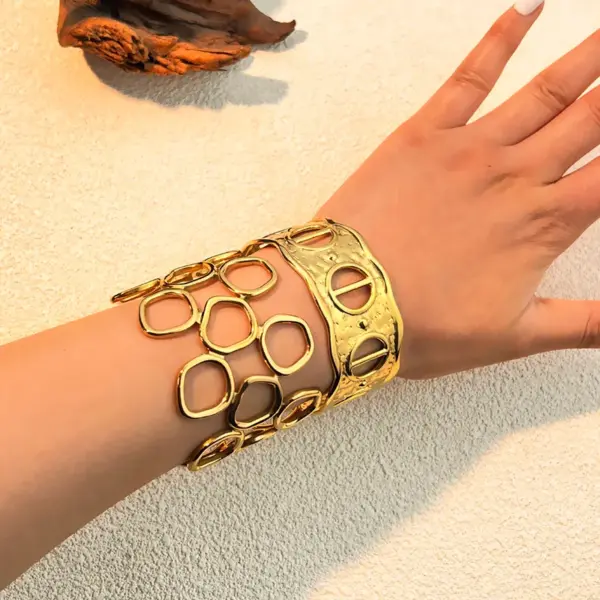 Wholesale PVD Coated Real Gold Plated 18K Solid Color 304 Stainless Steel Elegant Lady Classic Style Waterproof Non Tarnish Wide Bracelet