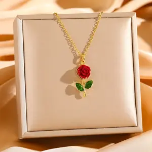 8856 Green Leaf Red Rose