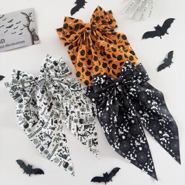 Wholesale New Halloween hair accessories featuring pumpkin skulls, ghost hands, and bows; spring clips for party decorations.