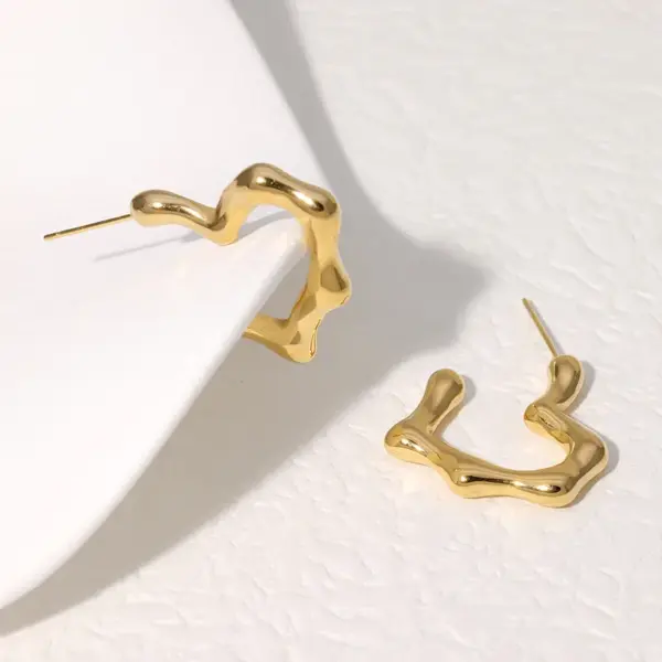 Wholesale PVD Coated Real Gold Plated 18K Gold Heart Shape 304 Stainless Steel Simple Style Waterproof Non Tarnish Ear Studs