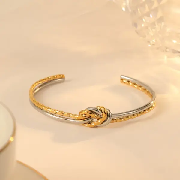 PVD Coated Gold Plated C Shape Stainless Steel Titanium Steel Simple Style Waterproof Non Tarnish Bangle
