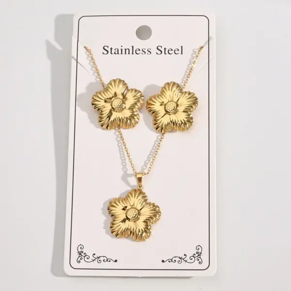 Wholesale Gold Plated Flower Earrings Necklace Set 304 Stainless Steel Water Dipped Elegant Casual Women Jewelry Set For Holiday And Daily Use