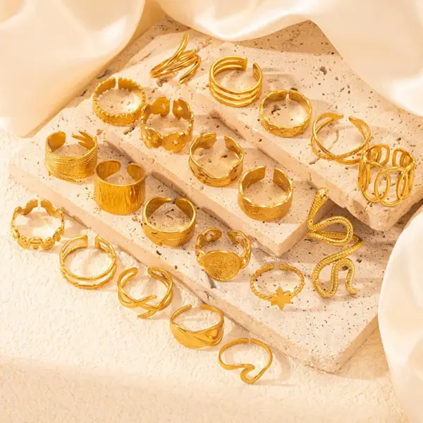 Wholesale 304 Stainless Steel Heart Shape Ion Plating (IP) 18K Gold Plated Modern Style Waterproof Non Tarnish Plating Hollow Out Rings