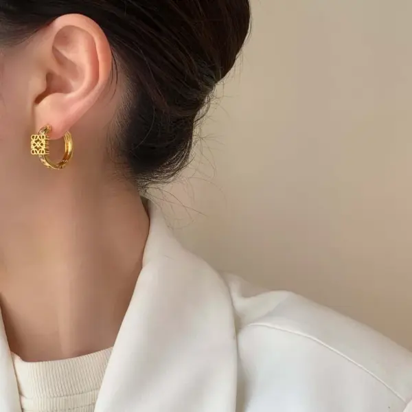 Wholesale Retro Minimalist High-End Hollow Micro-Paved Metal Earrings Fashionable Versatile Daily Design Elegant Ear Jewelry