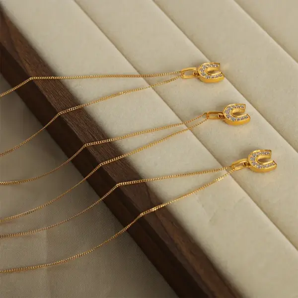 Wholesale 304 Stainless Steel Geometric PVD Coated Rhinestones 18K Gold Plated Elegant Simple Style Plating Inlay White Gold Pendant Necklace