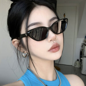 Wholesale Retro Triangular Cat-Eye Small Face Sunglasses for Women, Ins Black Small Frame Sunglasses, Sun Protection Style Photo Taking