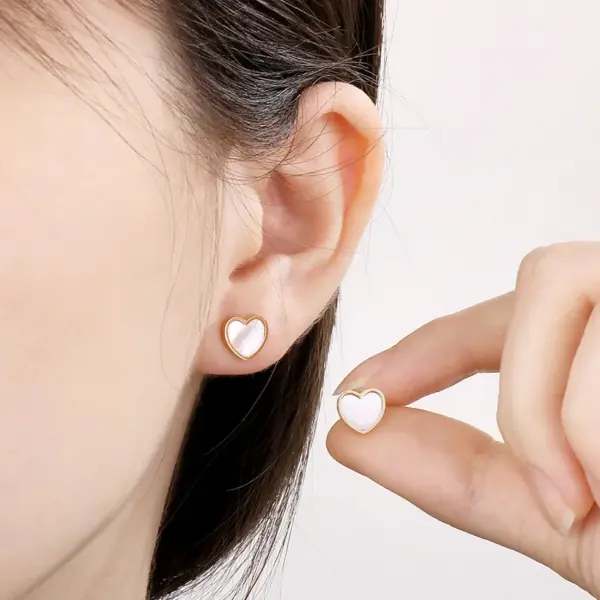 304 Stainless Steel Heart Shape PVD Coated 18K Real Gold Plated Simple Style Waterproof Non Tarnish Ear Studs