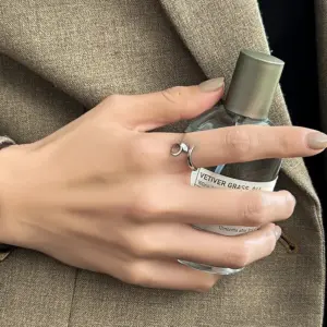 A016Y / Adjustable Opening