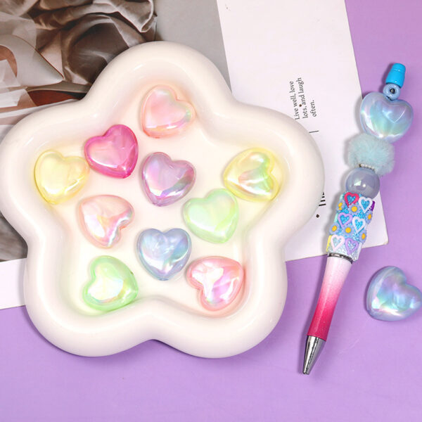 Wholesale New heart-shaped, colorful, open-hole beaded acrylic beads for DIY mobile phone chains, keychains, and jewelry accessories.
