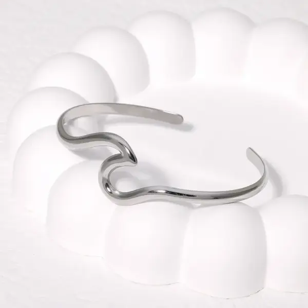 PVD Coated Real Gold Plated 18K Gold Geometric 304 Stainless Steel Simple Style Classic Style Waterproof Non Tarnish Bangle