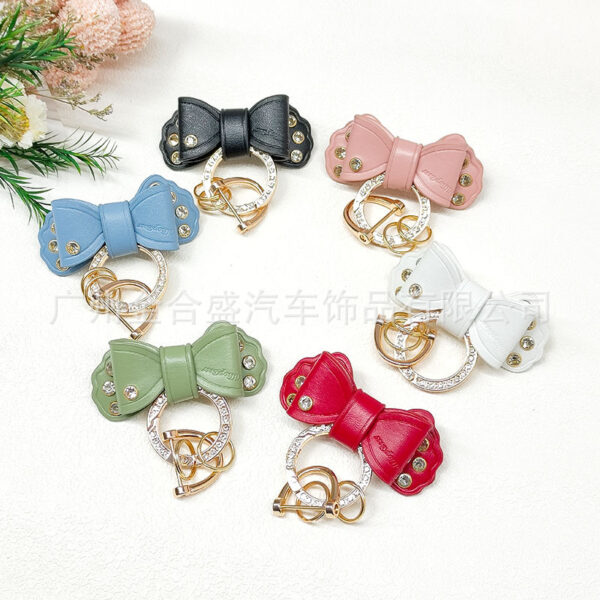 Wholesale Cross-border wholesale Amazon diamond butterfly car keychain couple cute wind zinc alloy rhinestone bag pendant
