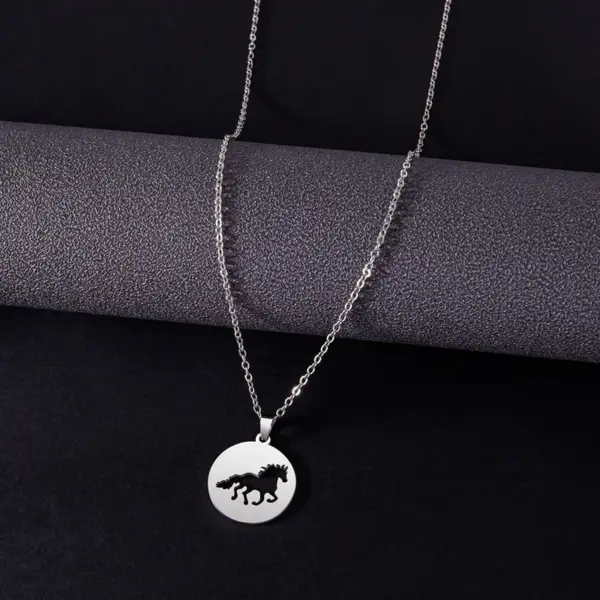 Wholesale Jewelry Simple Style Horse 304 Stainless Steel No Inlaid Hollow Out Stainless Steel Necklaces