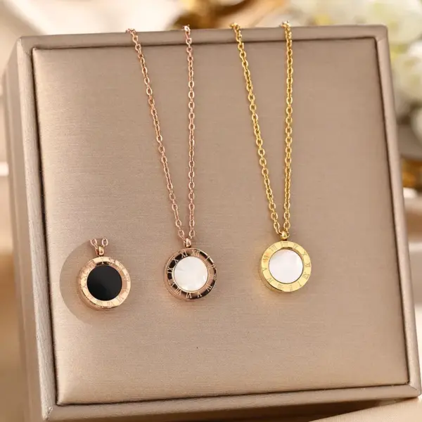 Wholesale Trendy Titanium Steel Necklace For Women Fashionable Electroplated 18K Gold Non-fading Luxury U-Shape And Geometric Patterns