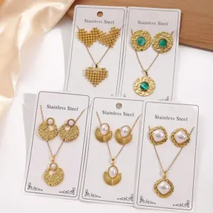 Water-Plated Pearl Cat's Eye Fan Love Heart Round Necklace Earring Set 304 Stainless Steel Jewelry Set For Women Casual Holiday Modern Style