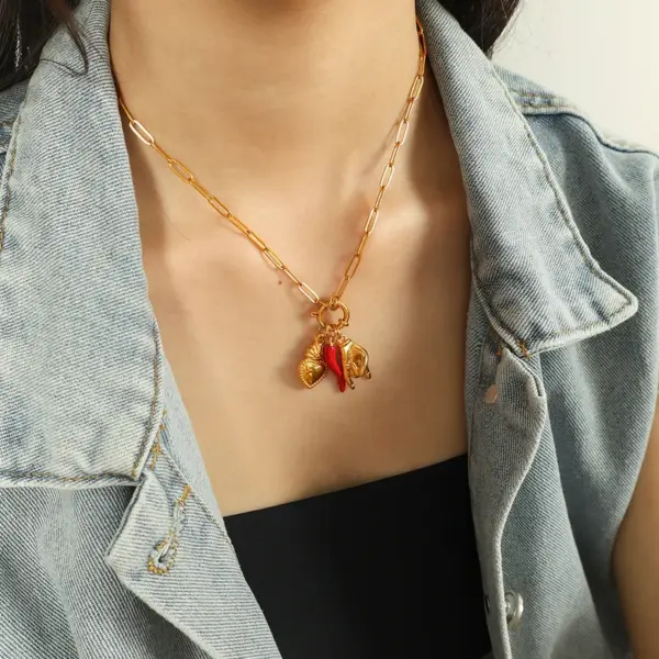 Ion Plating (IP) Real Gold Plated 18K Gold Hand Heart Shape 304 Stainless Steel Hip-Hop Cool Style Waterproof Non Tarnish 304 Stainless Steel Pendant Necklace