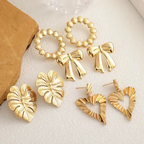 Wholesale Style Stainless Steel Simple Leaf-Shapepd Stud Earrings Bow Love Heart Stud Earrings Exaggerated Metallic Non-Fading Big Ear Ring