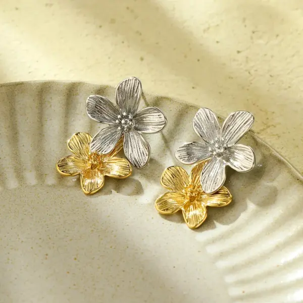 Wholesale PVD Coated Real Gold Plated Flower 304 Stainless Steel Retro Waterproof Non Tarnish Ear Studs