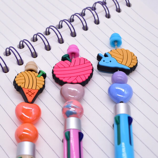 Wholesale Random 100pcs Wool Animal Beaded Keychain for Children