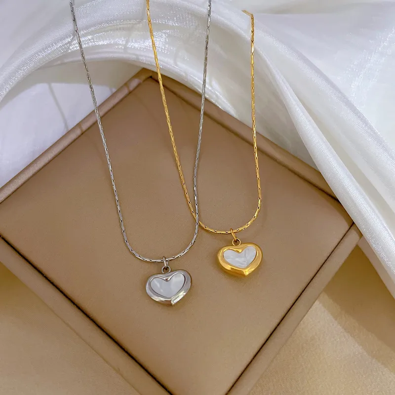 Wholesale Simple Style Heart Shape Titanium Steel Inlay Shell Pendant Necklace 1 Piece